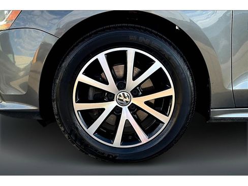 Used 2017 Volkswagen Jetta SE image 31