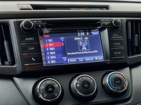 Used 2017 Toyota RAV4 LE image 18