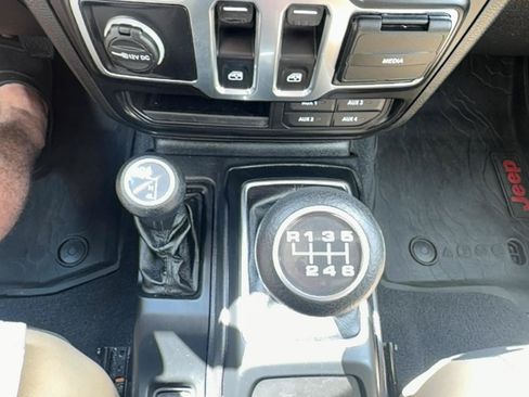 Used 2022 Jeep Wrangler Sport AWD/4WD image 15