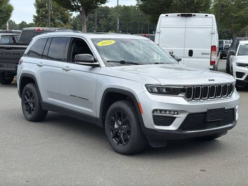 Used 2022 Jeep Grand Cherokee Limited AWD/4WD image 15