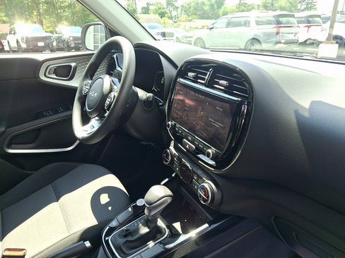 Used 2023 Kia Soul S FWD image 14