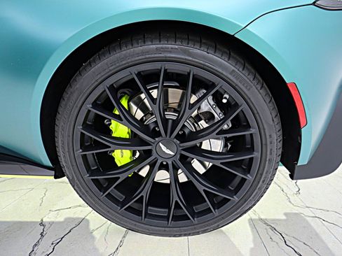 Used 2023 Aston Martin V8 Vantage Coupe image 52