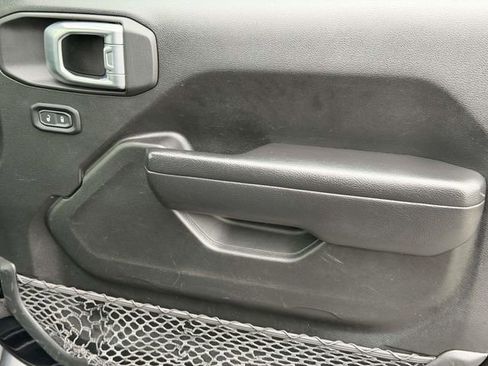 Used 2023 Jeep Gladiator Sport image 8