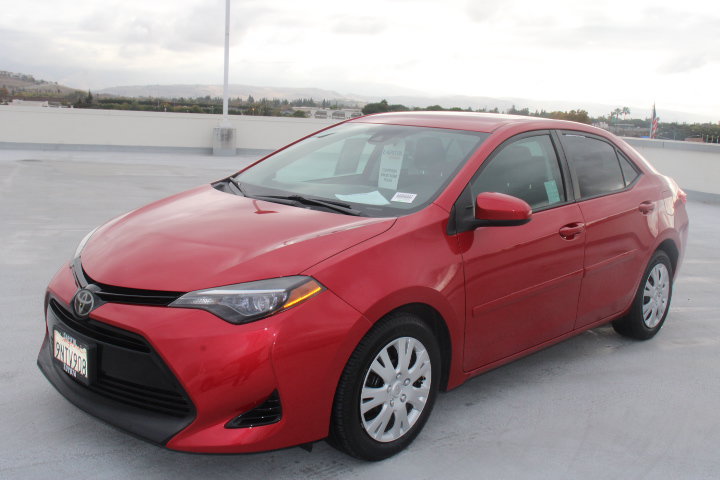 Used 2017 Toyota Corolla LE w/ Carpet Mat Package (TMS) FWD image 6