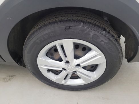 Used 2022 Nissan Kicks S FWD image 31