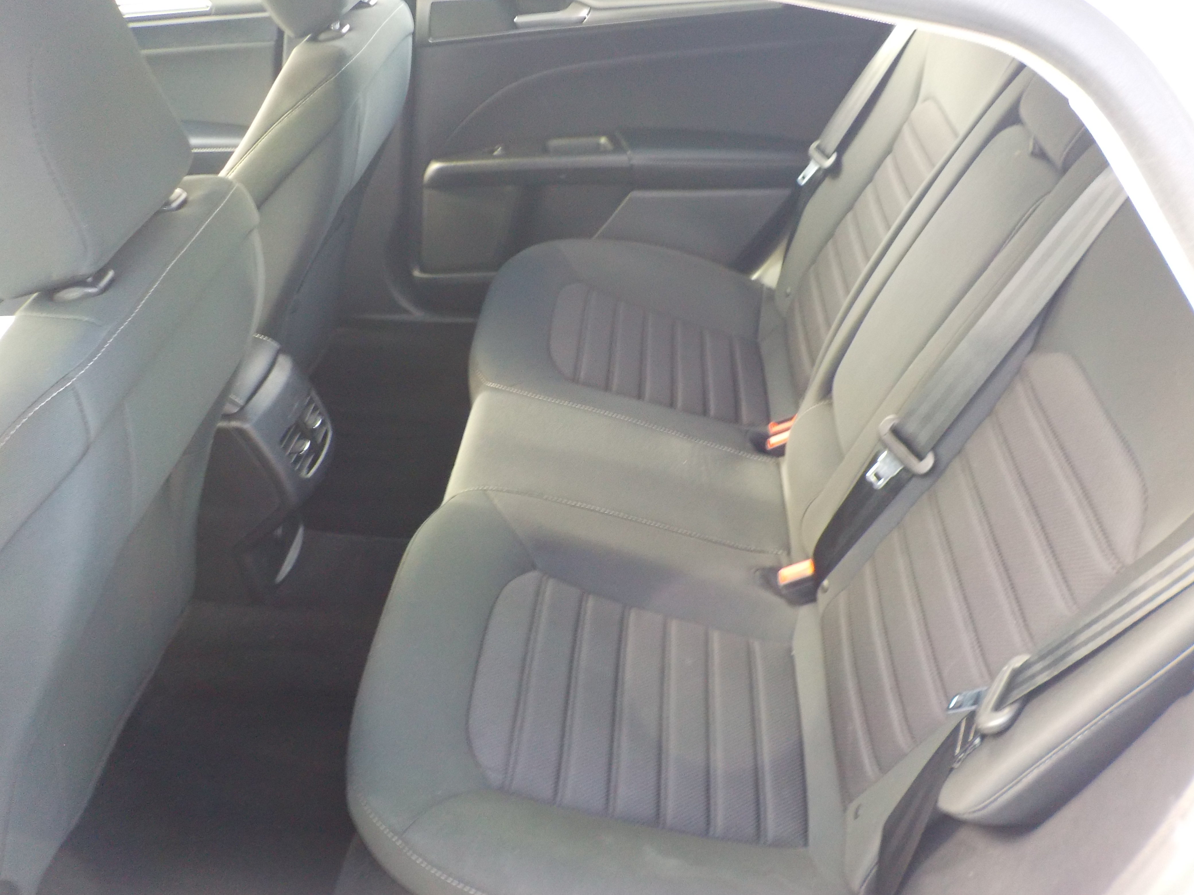 Used 2020 Ford Fusion SE FWD image 16