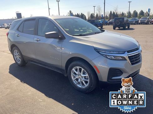 Used 2023 Chevrolet Equinox LS w/ LS Convenience Package AWD/4WD image 2