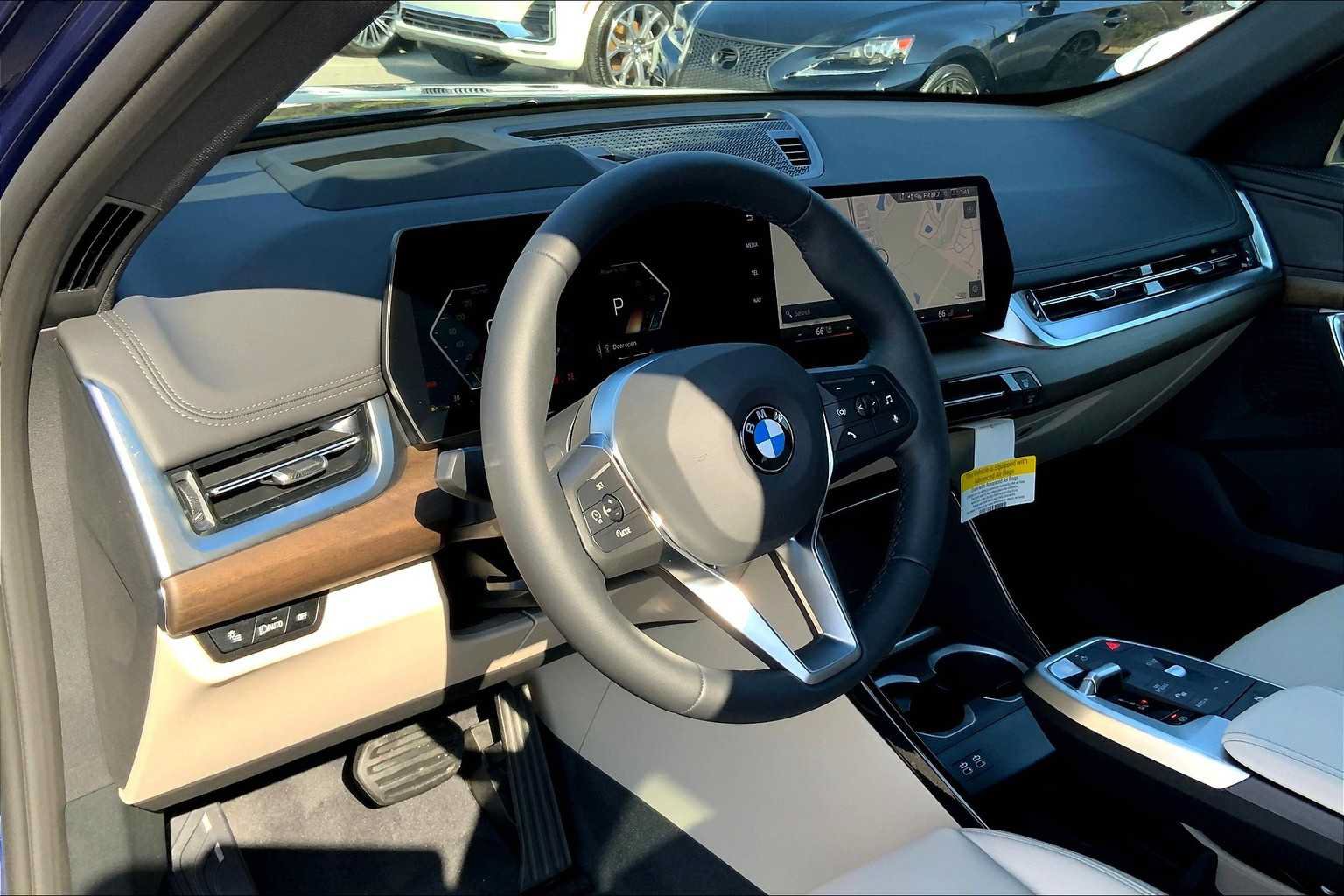 Used 2025 BMW X1 xDrive28i w/ Technology Package AWD/4WD image 9