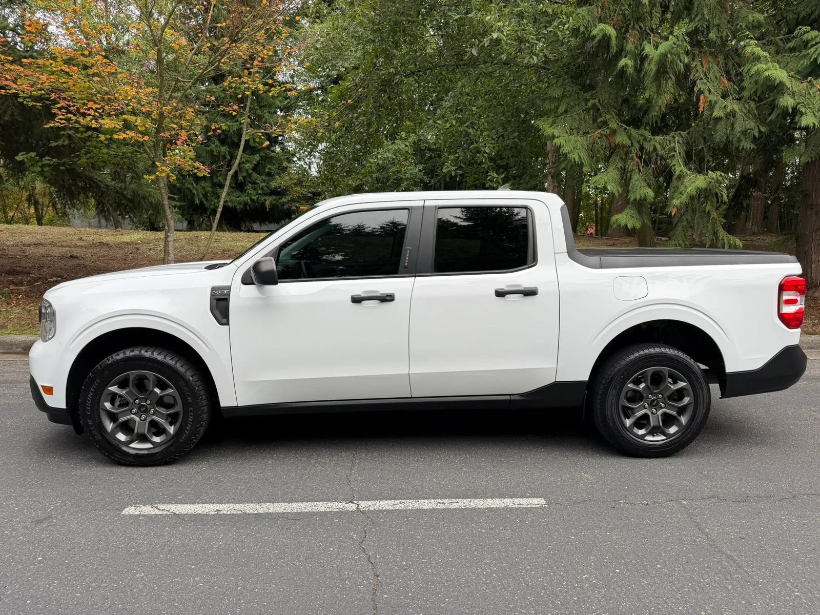 Used 2022 Ford Maverick XLT FWD image 2