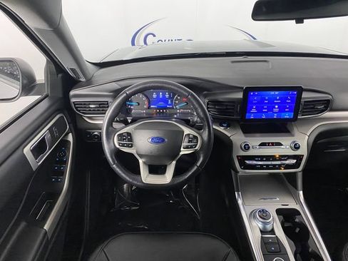 Used 2022 Ford Explorer XLT w/ Equipment Group 202A image 16