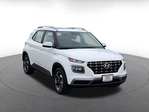 Used 2025 Hyundai Venue SEL image 3