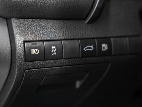 Used 2018 Toyota Camry XLE image 39