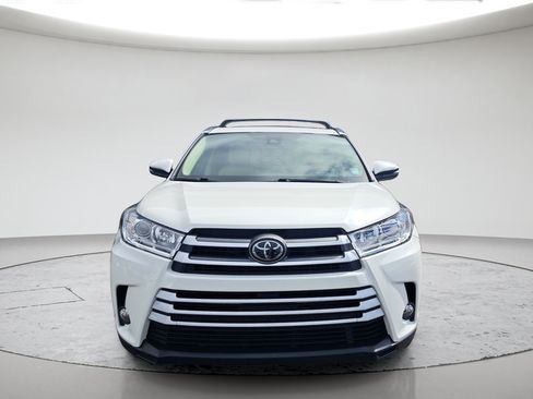 Used 2017 Toyota Highlander XLE AWD/4WD image 8