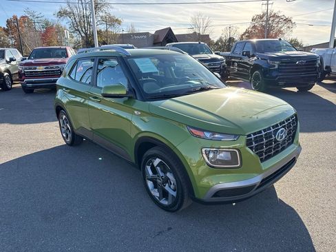 Used 2024 Hyundai Venue SEL image 7