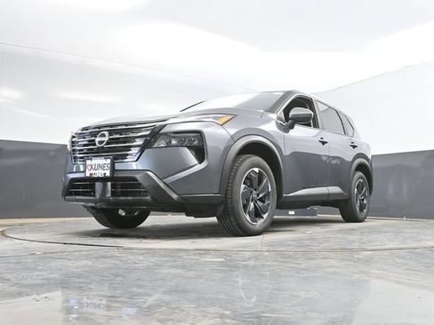 Used 2025 Nissan Rogue SV AWD/4WD image 48