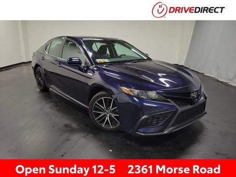 Used 2021 Toyota Camry SE FWD image 1