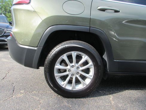 Used 2019 Jeep Cherokee Latitude w/ Popular Appearance Group FWD image 23
