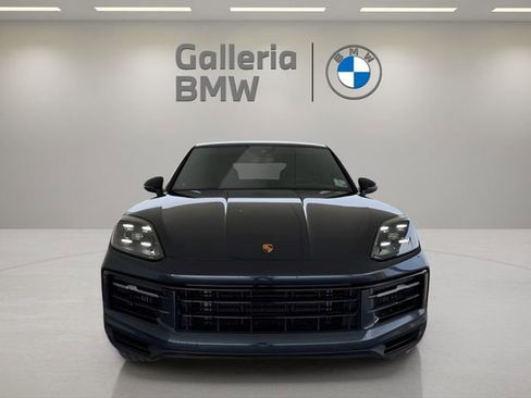 Used 2024 Porsche Cayenne Coupe AWD/4WD image 3