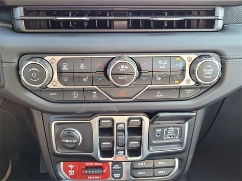 New 2025 Jeep Gladiator Rubicon w/ Convenience Group image 20