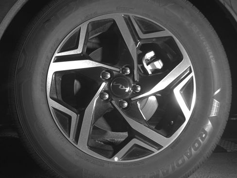 Used 2025 Kia Sportage LX FWD image 14
