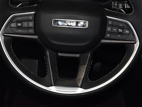 Used 2023 Jeep Grand Cherokee Limited AWD/4WD image 23