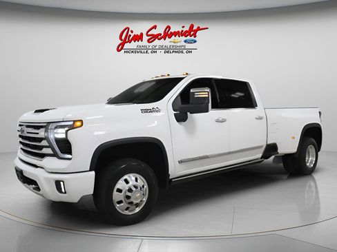 Used 2025 Chevrolet Silverado 3500 High Country w/ High Country Premium Package AWD/4WD image 2