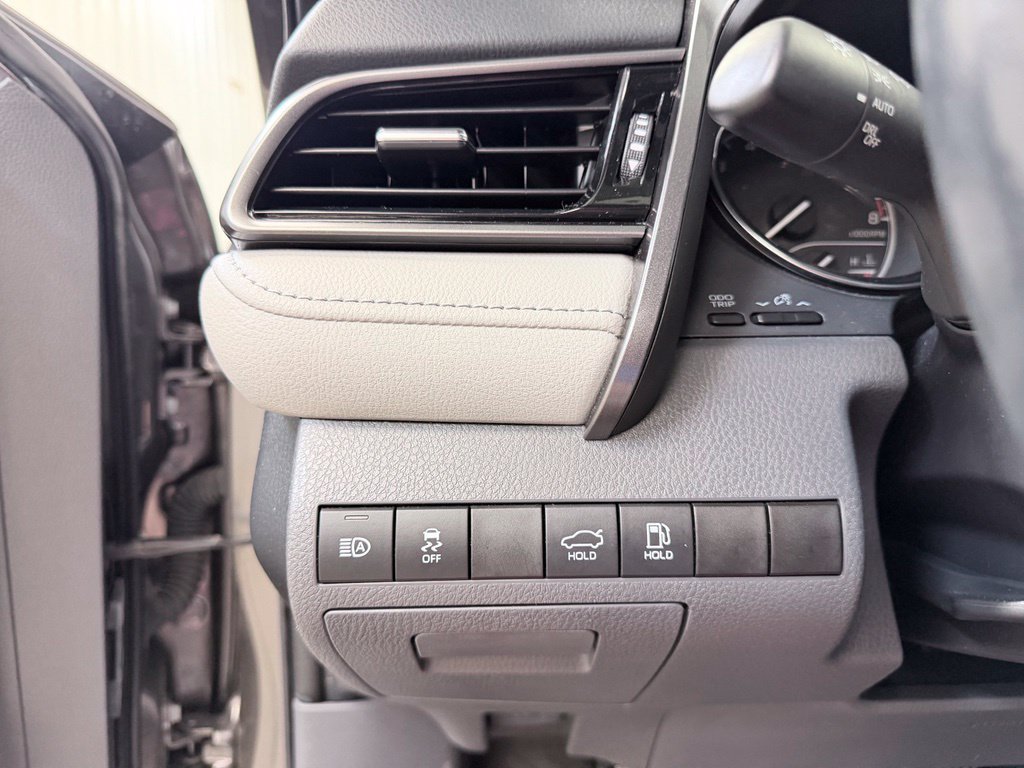 Used 2020 Toyota Camry SE FWD image 36