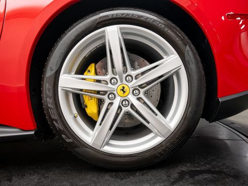 Used 2016 Ferrari F12 Berlinetta RWD image 34