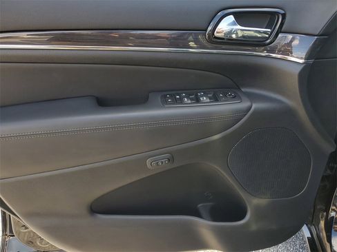 Used 2020 Jeep Grand Cherokee Overland image 22