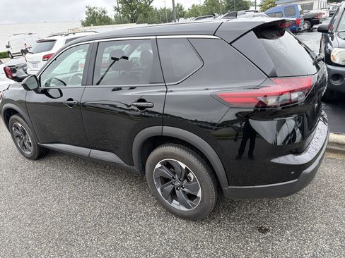 Used 2025 Nissan Rogue SV FWD image 8