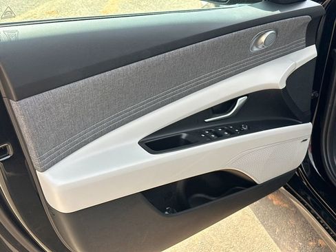 New 2026 Hyundai Elantra Limited image 10