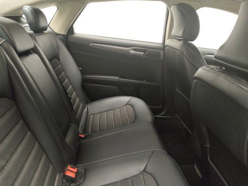 Used 2017 Ford Fusion SE w/ Equipment Group 201A image 19