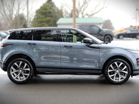 Used 2023 Land Rover Range Rover Evoque R-Dynamic SE image 4