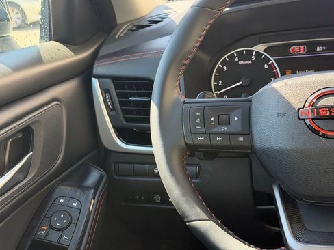 Used 2026 Nissan Rogue SV AWD/4WD image 11