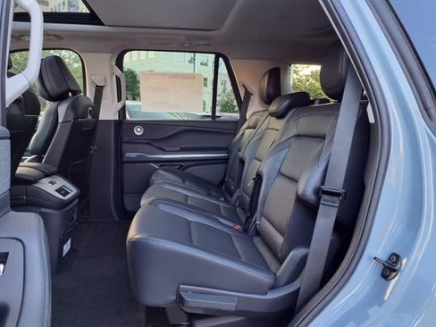 New 2025 Lincoln Navigator Reserve AWD/4WD image 13