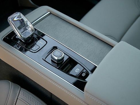 New 2026 Volvo XC90 T8 Plus w/ Protection Package Premier image 15