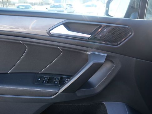 Used 2022 Volkswagen Tiguan SE image 13