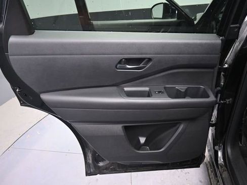 Used 2025 Nissan Pathfinder SV FWD image 15