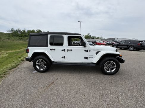 Used 2021 Jeep Wrangler Unlimited Sahara AWD/4WD image 6
