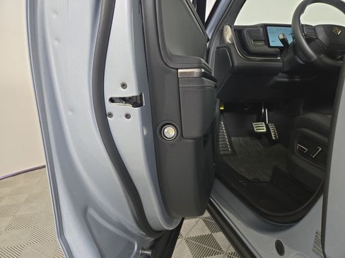 Used 2023 Rivian R1T Adventure AWD/4WD image 30
