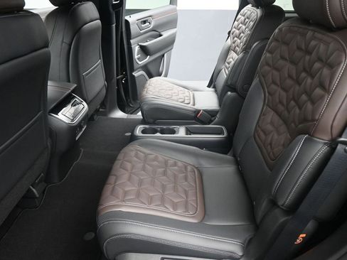 New 2026 Nissan Armada Platinum image 12