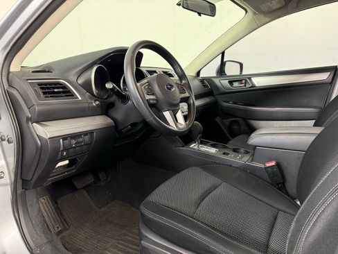 Used 2017 Subaru Outback 2.5i AWD/4WD image 3