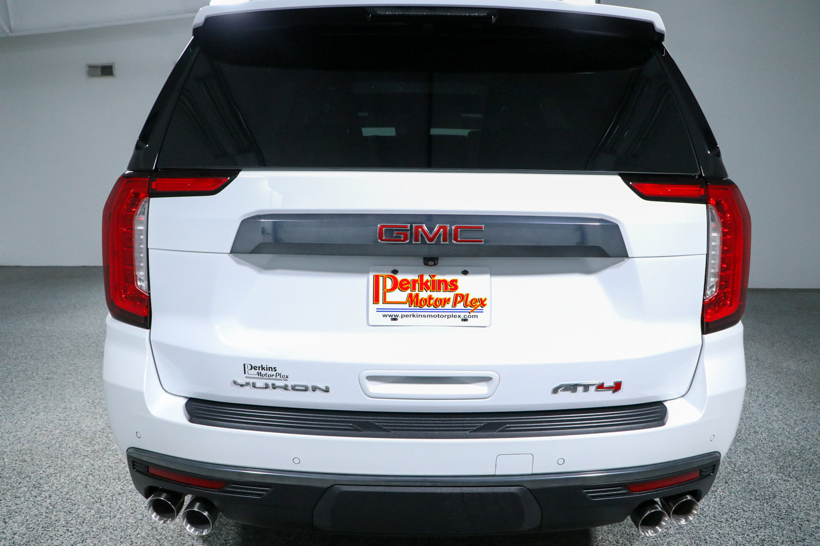 Used 2023 GMC Yukon AT4 w/ Technology Package AWD/4WD image 8