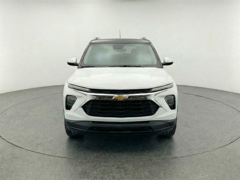 Used 2025 Chevrolet TrailBlazer LT FWD image 2