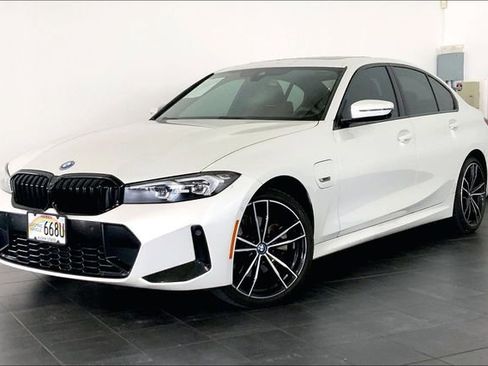 Used 2019 BMW X3 sDrive30i w/ Driving Assistance Package RWD image 1