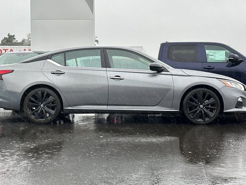 Used 2022 Nissan Altima 2.5 SR image 3