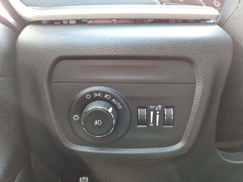 New 2025 Jeep Grand Cherokee Limited w/ Luxury Tech Group II image 37