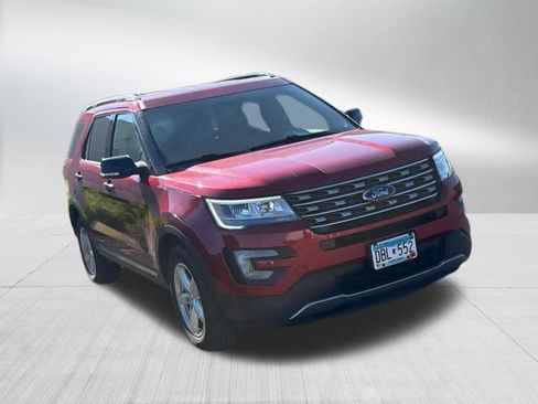 Used 2016 Ford Explorer XLT w/ Equipment Group 202A AWD/4WD image 18