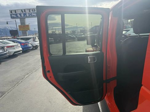 Used 2018 Jeep Wrangler Unlimited Sahara image 29