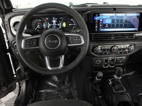Used 2025 Jeep Wrangler Unlimited Sahara w/ Safety Group AWD/4WD image 10